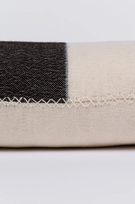 Tikau Block Tyyny, 45 X 60 Cm, Sininen - Musta - Image 2