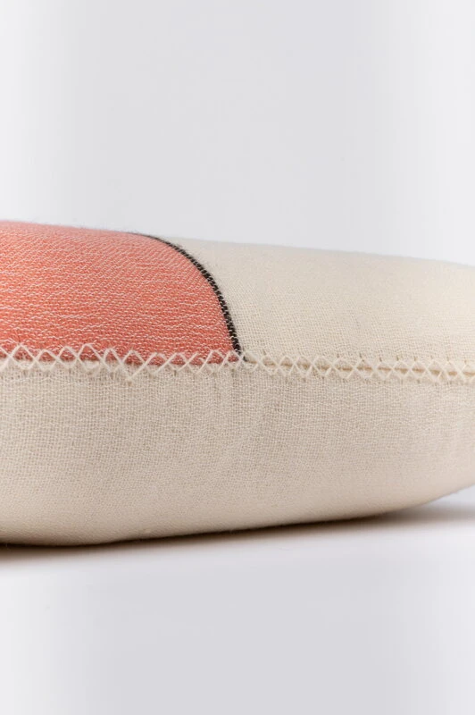 Tikau Block Tyyny, 45 X 60 Cm, Koralli - Musta - Image 2