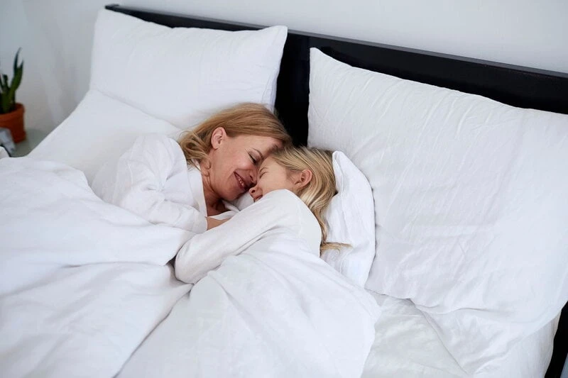 Joutsen Syli Untuvapeitto, 220 X 220 Cm, Keskilämmin - Image 3