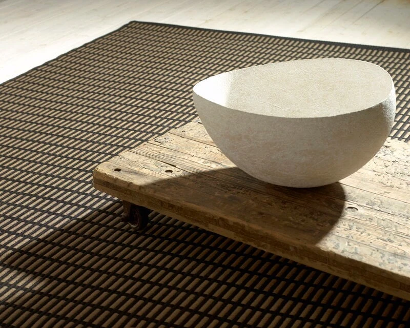 Woodnotes New York Matto, Musta - Luonnonvärinen - Image 3